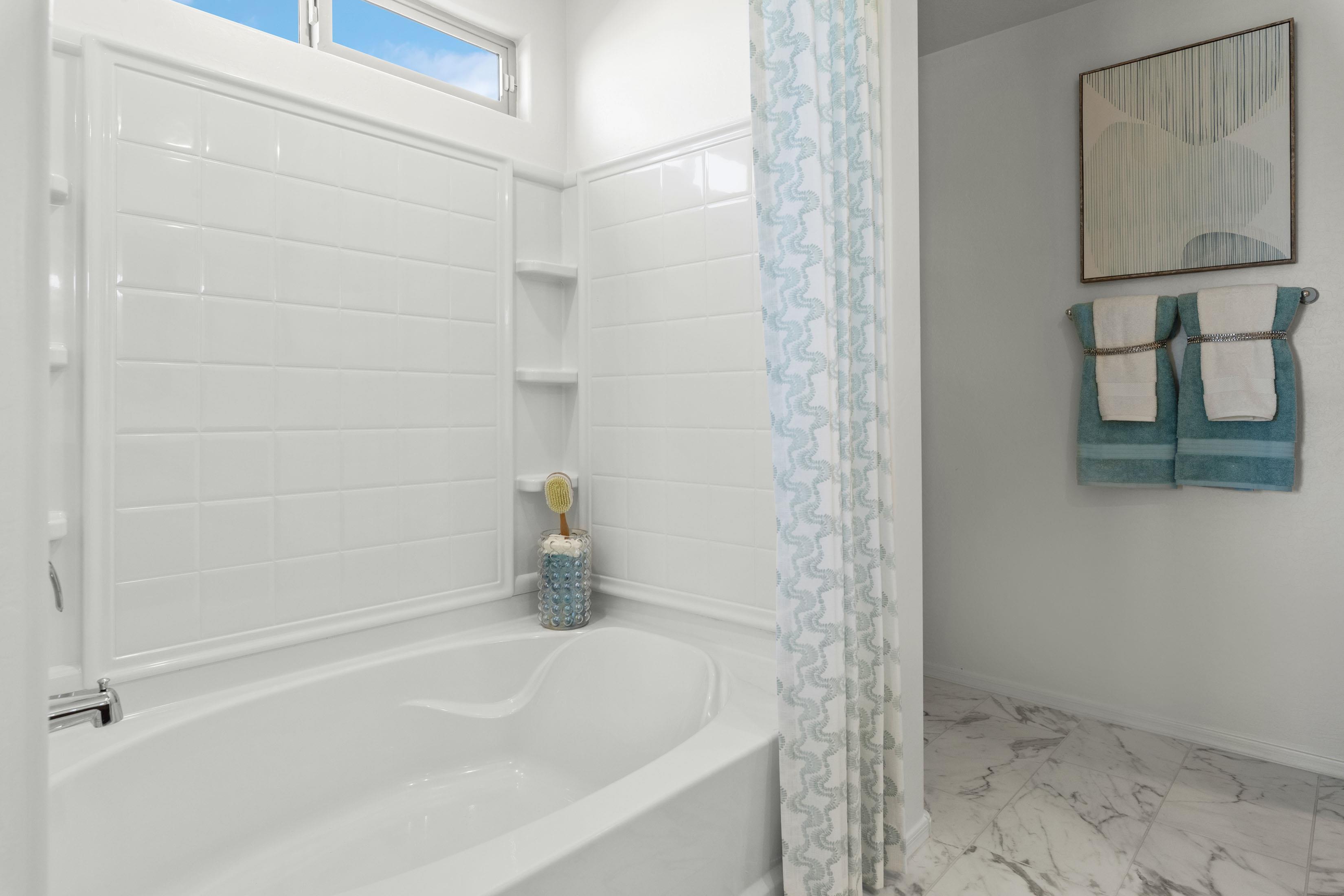 42in Fiberglass Tub/Shower with Fiberglass Surround